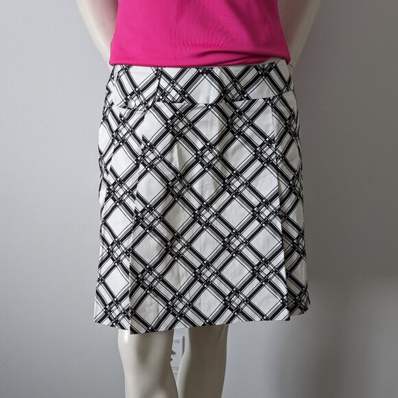 LizGolf - White / Black Pleated Golf Skort - Size 6 - Picture 1 of 8
